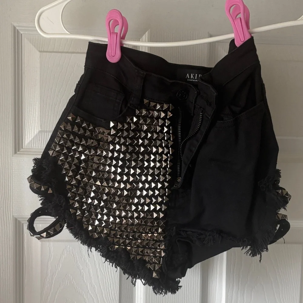 AKIRA Black Studded Cropped Shorts Set - Picture 3 of 5
